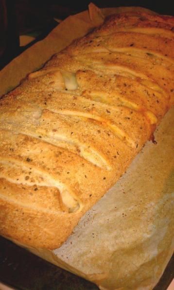 Spaghetti Bread, Fun Meals, Bulk Cooking, Bread Ideas, Yummy Pasta, Pasta Party, Tummy Yummy, Meal Train Recipes, Leftover Bread