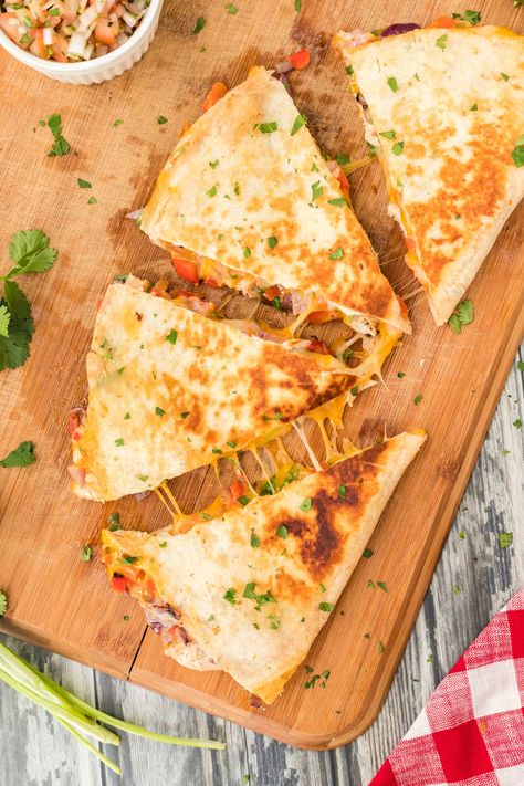 Quesadilla Recipes Easy, Chicken Quesadilla Recipe, Cheese Quesadilla, Cheese Chicken, Quesadilla Recipes, Chicken Quesadillas, Savory Chicken, Monterey Jack, Easy Cheesy