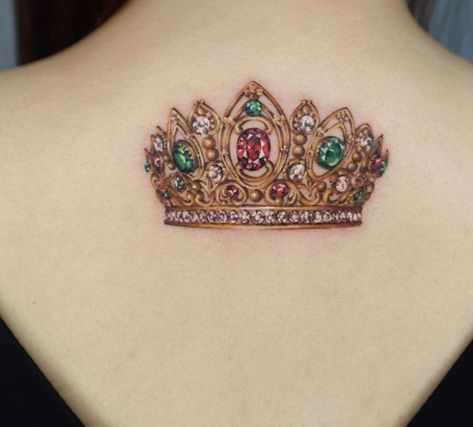 Tiara Tattoo, Crown Tattoos For Women, Queen Of Hearts Tattoo, Zelda Tattoo, Jewel Tattoo, Becoming A Tattoo Artist, M Tattoos, Crown Tattoo Design, Gold Tattoo