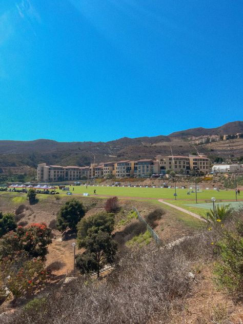 #pepperdine #college #collegelife #campus #malibu #california #calisthenics #university #palmtrees #dorm #sky #blue #bluesky College Goals, Pepperdine University, College Vision Board, Dream College, Vision Board Manifestation, Malibu California, College Campus, University Campus, Calisthenics