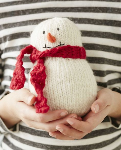 knit_snowman Knit Snowman, Knitted Projects, Christmas Knitting Patterns Free, Diy Knit, Knitted Patterns, Knitted Toys Free Patterns, Snowman Pattern, Christmas Knitting Patterns, Snowmen Patterns