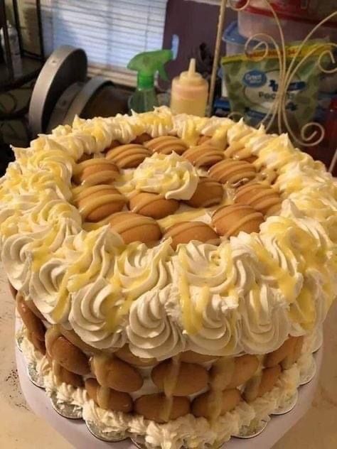 Banana Pudding Cake Recipe, Vanilla Custard Recipe, Pudding Cake Recipe, Banana Pudding Poke Cake, Banana Cream Pudding, Banana Pudding Cake, Custard Recipes, Vanilla Wafers, Pudding Cake