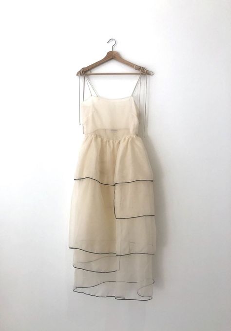 be53ee61104935234b174e62a07e53cfdesc49429709ri Silk Organza, Mode Inspo, 가을 패션, Midi Length Dress, Mode Vintage, Mode Inspiration, Look Fashion, Pretty Dresses, Chic Style