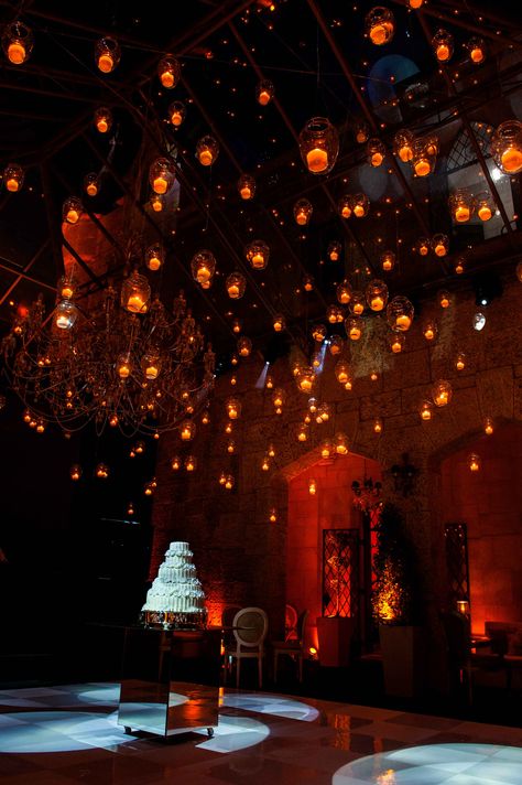 Wedding dancefloor with hundreds of candles hanging from the ceiling. #wedding #casamento #ceremony #flowers #flores #branco #gold #silver #white #dourado #prata #candles #velas #bride #noiva #beautiful #castle #castelo #inspiration #classic #clássico #decor #decoracao #ceiling #lights Wedding Hanging Candles, Hanging Candles Wedding, Lavender Flower Girl Dress, Ceiling Wedding, White Hydrangea Wedding, Flower Shop Display, Candle Ceiling, Ideas For Flowers, Candles Ideas