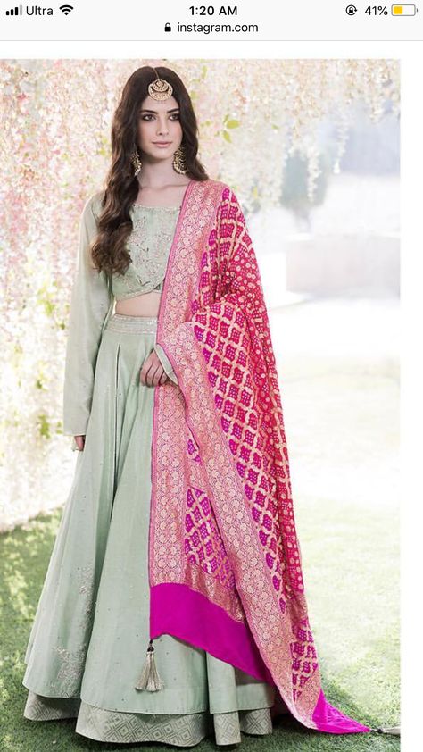 Bandini Duppatas, Bandhani Dupatta Lehenga, Choli Combination, Ghagra Designs, Combination With Pink, Banarasi Suits, Pink Bridal Lehenga, Choli Design, Kalamkari Fabric