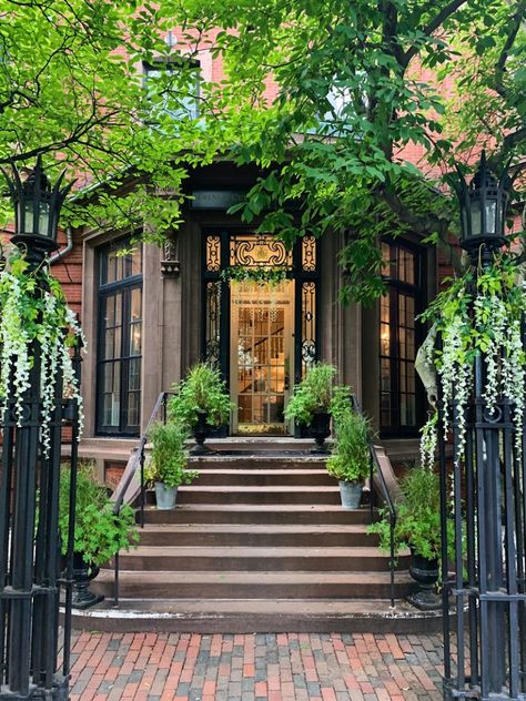 Boston House, Nyc Townhouse, Townhouse Garden, Living In Boston, New York Home, City Homes, Low Maintenance Garden, Boston Massachusetts, Home Exteriors