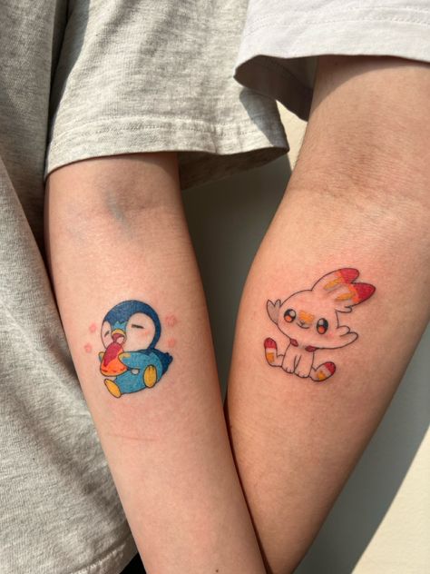 Pokemon Couples Tattoo, Pokemon Tattoo Pokeball, Matching Pokémon Tattoos, Kawaii Pokemon Tattoo, Gaming Matching Tattoos, Couples Anime Tattoos, Matching Tattoos Pokemon, Pokemon Couple Tattoos, Matching Anime Couple Tattoos