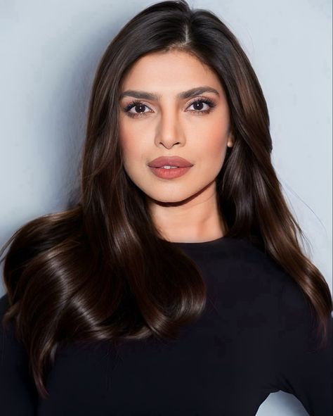 #priyankachoprajonas Priyanka Chopra Makeup Looks, Chopra Priyanka, Priyanka Chopra Hair, Priyanka Chopra Makeup, بريانكا شوبرا, Melissa Supergirl, Hindu Culture, Soft Glam Makeup, Deep Winter