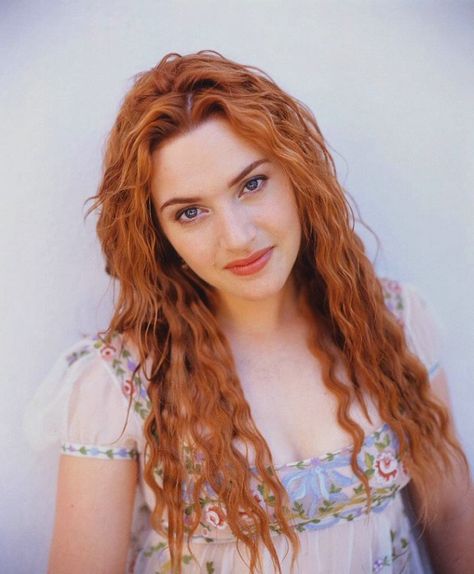 Kate Winslet ✾ Titanic Kate Winslet, Historical Hairstyles, Long Red Hair, Auburn Hair, Kate Winslet, Long Red, Titanic, Redheads, Blue Eyes