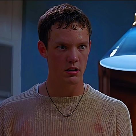 Stu From Scream Costume, Stu Macher Halloween Costume, Matthew Lillard 90s, Scream Outfits, Scream Costume, Stu Macher, Scream Movies, Scream 1996, Matthew Lillard