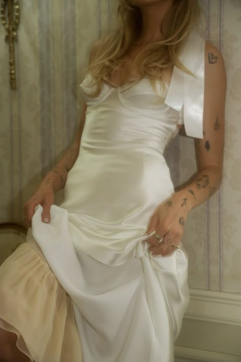 Ballet Style Wedding Dress, White Whimsical Dress, Mirror Palais Wedding Dress, Tattoos Wedding Dress, Mirror Palais Bridal, Tattoo Wedding Dress, Bride With Tattoos, Tattoo Bride, Tattooed Bride