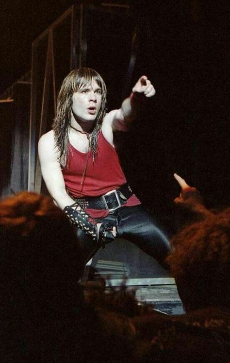 BRUCE DICKINSON ( IRON MAIDEN ) 1982 Iron Maiden Band, Iron Maiden Eddie, Bruce Dickinson, Rock N’roll, Billy Joel, Best Rock, Iron Maiden, Metal Music, Glam Rock