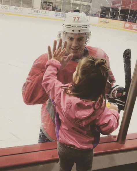 Hockey Wife, Hockey Girlfriend, Capitals Hockey, Hockey Boys, Hockey Life, Softball Players, Washington Capitals, Hockey Player, Cute Family