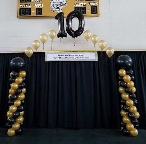 Black an Gold Balloon Decor for a 10 year Church Anniversary! 10 Year Anniversary Decoration Ideas, Church Anniversary Decorations, Church Anniversary Ideas, 100 Years Celebration, Pastor Anniversary, 13th Anniversary, Christian Shirts Designs, Work Anniversary, Anniversary Event