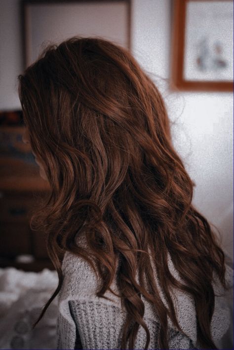 Reddish Brown Hair Aesthetic, Bella Swan Hair Color, Bella Swan Hairstyle, Bella Swan Haircut, Bella Swan Hair, Cooper Brown Hair Color, Chocolate Auburn Hair, Brown Hair Aesthetic, Bella Swan Aesthetic