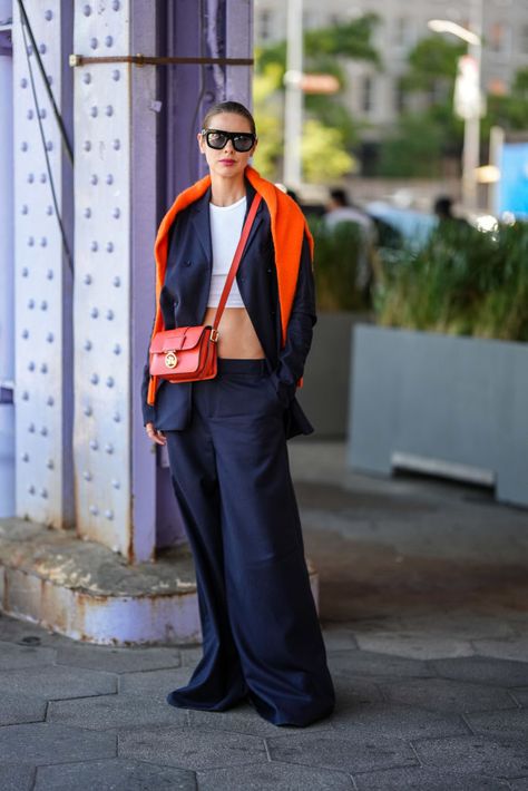 A simple #oversizedset is in for fall with a #popofcolor to set the look off. #NYFW Nyfw 2022, Best Of Fashion Week, Fashion Creator, Fashion Vibes, Inspo Pics, Vogue Japan, September 2022, Orange Bag, Street Style Inspiration