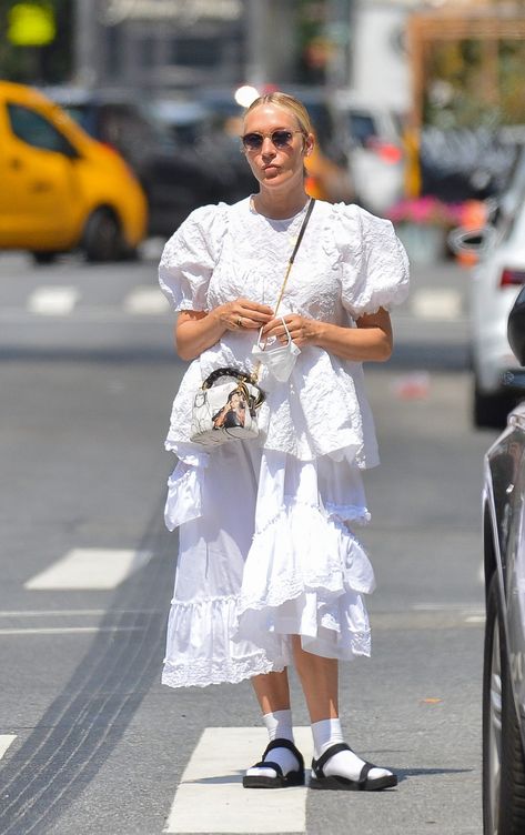 White Shoes With Socks, Sandals Socks Outfit, Socks And Sandals Street Style, Socks With Sandals Outfit, Dress With Sandals Outfit, How To Style Teva Sandals, Sandals With Socks Outfit, Socks And Sandals Outfit, White Sandals Outfit