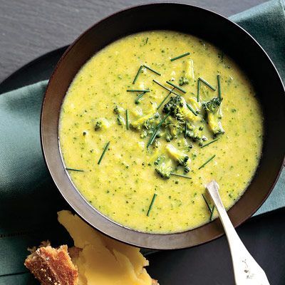 Broccoli Leek Soup (vegetarian): Fresh leeks and broccoli — two often overlooked vegetables come together in a gorgeous spring soup Broccoli Leek Soup, Broccoli And Cheese Soup, Leeks Soup Recipes, Spring Soups, Ideal Protein Recipes, Vegetarian Bake, Broccoli Soup, Leek Soup, Cheese Soup