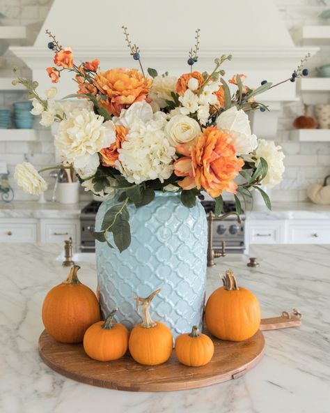 Fall Flower Arrangements, Fall Decor Inspiration, Fall Thanksgiving Decor, Fall Deco, Fall Halloween Decor, Fall Centerpiece, Fall Table, Fall Decorating, Fall Decor Diy