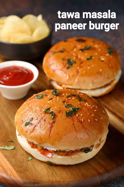 Masala Burger, Paneer Burger, Masala Paneer, Fried Snacks, Pav Recipe, Veg Snacks, Bawang Bombay, Spicy Snacks Recipes, Tandoori Masala