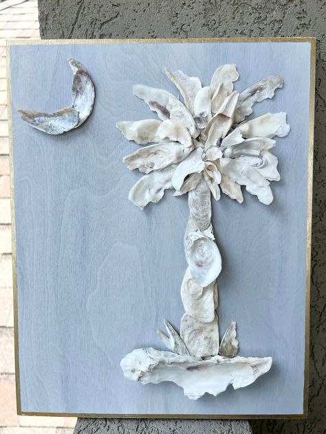 South Carolina Palmetto Moon Oyster Shell Art / Oyster Decor / SC Oyster Shells - Etsy Sweden Oyster Decor, Oyster Shells Decor, Oyster Shell Art, Seashell Art Diy, Beach Themed Crafts, Palmetto Moon, Diy Beach Decor, Oyster Shell Crafts, Seashell Projects