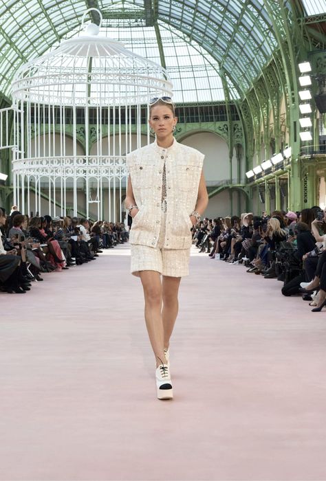 Chanel Spring Summer, Chanel Official, Chanel Official Website, Chanel Spring, Fashion Chanel, Spring Fashion, Chanel, Spring Summer, Couture