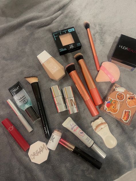 Makeup Cream Products, Powder Fit Me, Makeup Products Concealer, Milk Concealer, Milk Bronzer, Huda Powder, Kylie Cosmetics Skin Tint, Fenty Skin Tint, Fenty Cream Blush