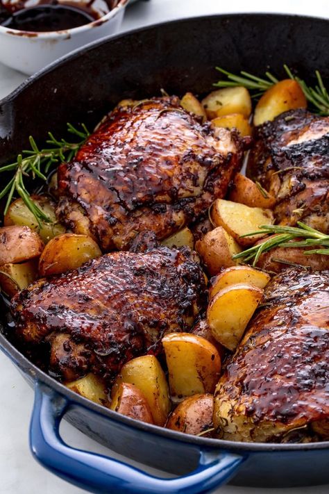 Easy Skillet Dinner, Balsamic Glazed Chicken, Skillet Dinners, Glazed Chicken, Supper Recipes, Balsamic Glaze, Skillet Chicken, Baked Chicken Recipes, Chicken Dinner Recipes