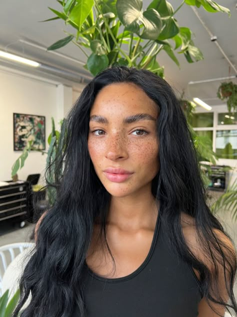 Natural Makeup Looks Freckles, Tattoed Freckles Face, Henna Freckles Placement, Faux Freckles Tattoo, Freckle Tattoo Before And After, Freckles On Dark Skin, Real Freckles, Makeup With Freckles, Deb Makeup