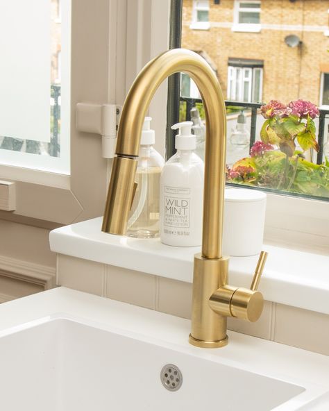 Golden Kitchen, Art Deco Kitchen, Gold Taps, White Kitchen Sink, White Sink, Kitchen Taps, Kitchen Faucet, White Kitchen, Kitchen Sink