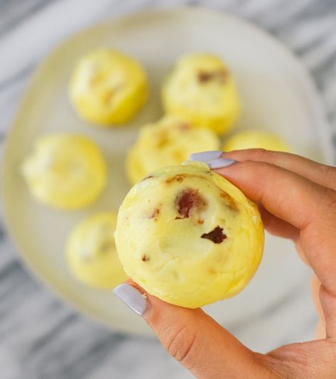 Copycat Starbucks Egg Bites Low Carb Egg Bites, Starbucks Eggs, Egg Bites Easy, Starbucks Sous Vide Egg Bites, Copycat Starbucks Egg Bites, Starbucks Egg Bites Recipe, Instant Pot Egg Bites, Mold Recipes, Starbucks Sous Vide Eggs