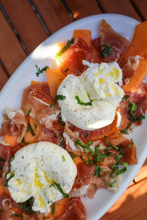 Cantaloupe Prosciutto, Midwest Style, Tasty Appetizers, Burrata Salad, Plats Healthy, Burrata Cheese, Weekly Meals, Summer Eating, Summer Dishes