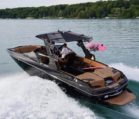 Yatch Boat Aesthetic, Luxury Boat Aesthetic, Yatch Boat Family, Yatch Boat Luxury, Malibu Boats, Black Yatch Boat Luxury, Nice Boats, Lake Boats, Mastercraft Boat