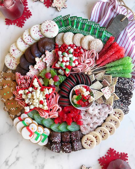 Christmas Platter, Charcuterie Inspiration, Christmas Brunch, Xmas Food, Christmas Party Food, Candy Desserts, Christmas Snacks, Christmas Cooking, Christmas Appetizers