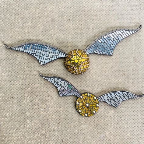 Corinna Barrell @ Mosaic.Rocks on Instagram: “I’ve made a few more golden snitches for those Harry Potter fans out there. The larger one has a wingspan of 46cm with 3D gold mirror ball…” Harry Potter Mosaic, Mosaic Rocks, Golden Snitch, Mosaic Ideas, Mirror Ball, Glass Projects, Stained Glass Projects, Mosaic Diy, Harry Potter Fan