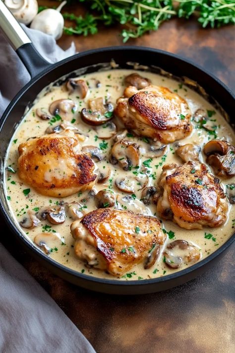 Mushroom Chicken Thigh Recipes, Chicken Sauteed Recipes, Chicken Thigh Recipes With Mushrooms, Chicken Thigh Mushroom Recipes, Easy Chicken Thighs Recipe, Mushroom Cream Chicken, Cozy Chicken Recipes, Chicken Shitake Mushroom, Creamy Chicken Thigh Recipes