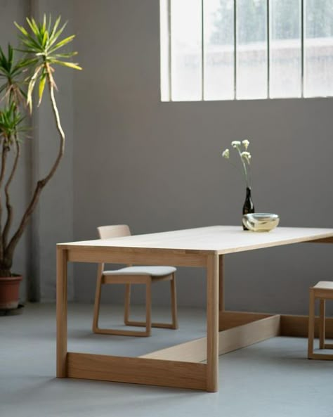 Muji Design, Japanese Dining Table, Furniture Mood Board, Udine Italy, Sideboard Drawers, Table Couch, Working Room, Wood Furniture Ideas, Japanese Home Design