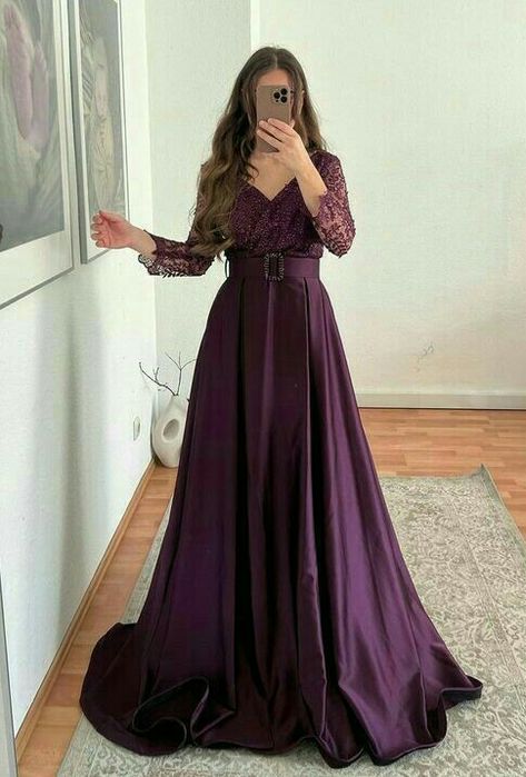 Faction Designing Dress, Long Gown Western, Satin Gown Designs Indian, Farewell Gowns, Long Frocks Western Party, Western Gowns Party Wear Designer, Purple Georgette Gown For Reception, Purple Georgette Gown For Festive Occasions, Purple Saree Gown For Festivals