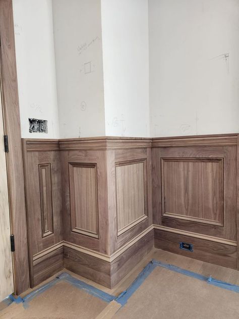 Stained Wainscoting, Wood Wall Ideas, Judges Paneling, Wood Wainscoting, Music Room Design, Luxury Office Furniture, Trim Carpentry, Wainscoting Styles, Bohemian Interiors