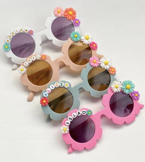 Summer Vacation Photoshoot, Diy Sunglasses, Beaded Sunglasses, Personalized Sunglasses, Flower Sunglasses, Party Favors For Kids Birthday, 10th Birthday Parties, Girl With Sunglasses, Letter Beads