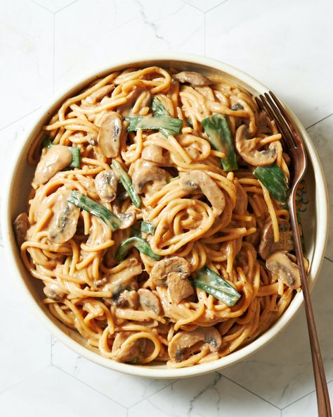 Miso Recipe, Vegan Japanese, Mushroom Recipes Pasta, Creamy Mushroom Pasta, Pasta Dinner Recipes, Mushroom Pasta, Vegetarian Pasta, Vegan Pasta, Pasta Recipe