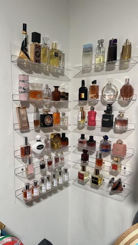 Aesthetic Perfumes, Girls Perfume, Perfume Layering, Profumo Victoria Secret, Koleksi Parfum, Arabian Perfume, Perfume Organizer, Victoria's Secret Perfume, Quartz Nails