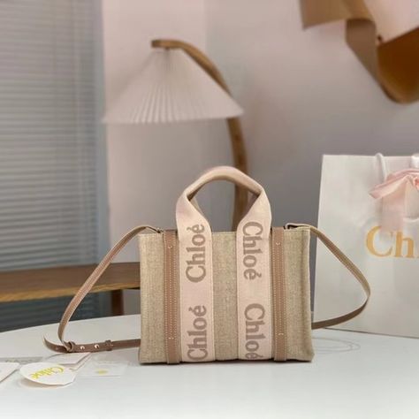 Chloe Small ◆ Blush Pink Woody Family Tote Bag Family Tote Bag, Celine Fashion, Pink Crafts, Chloe Handbags, Hot Bags, Matte Pink, Exclusive Gift, Celine Bags, Branded Bags