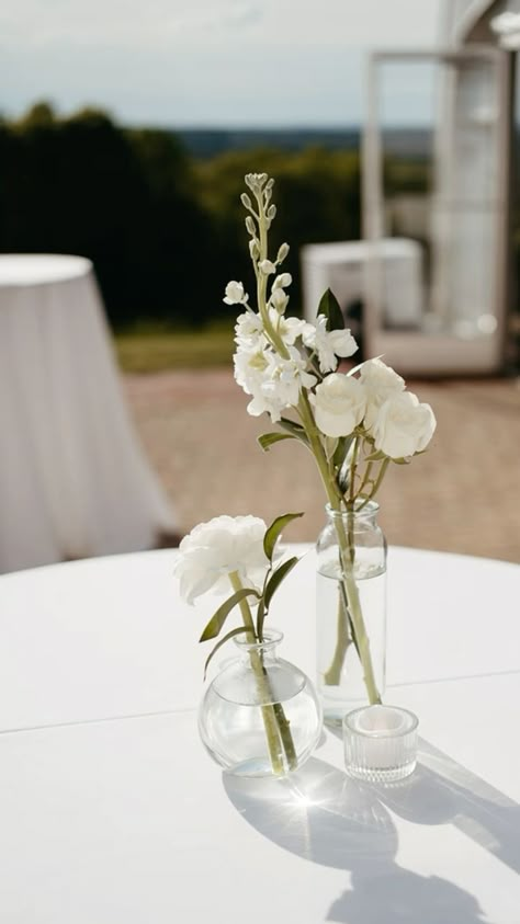 Minimal Flowers Wedding Decor, Wedding Minimal Decoration, Wedding Reception Minimal, Simple Wedding Cocktail Table Decor, Simple Table Decorations Wedding Budget, Wedding Cocktail Reception Decor, Elegant Wedding Cocktail Hour, Simple Modern Wedding Reception, Wedding Decor Cocktail Hour