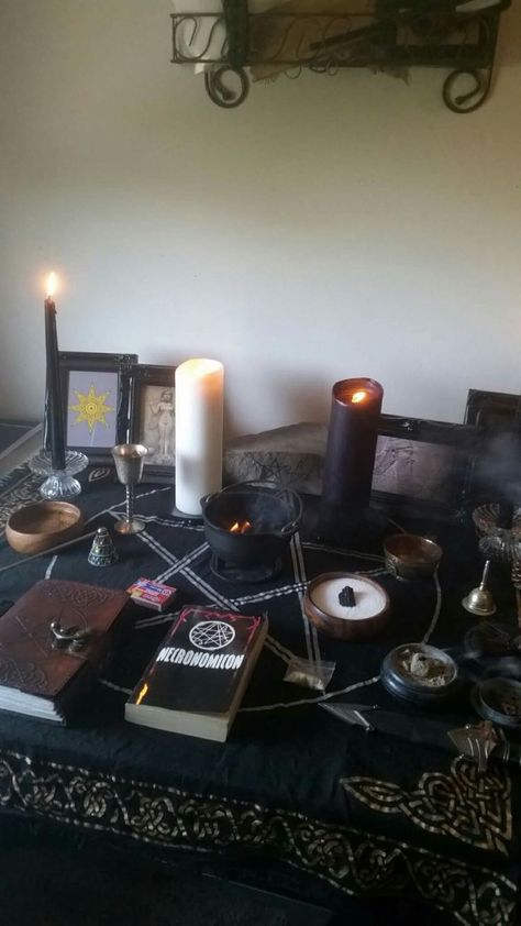 Witchcraft Altar, Witch Room, Altar Ideas, Witches Altar, Wiccan Altar, Pagan Altar, Witch Magic, Mystical World, Witch Stuff