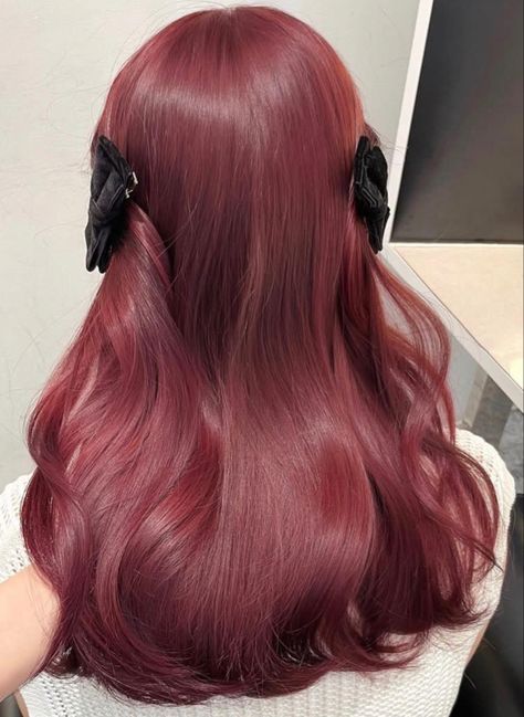 Magenta Hair Colors, Dark Pink Hair, Ombre Hair Color Ideas, Cherry Hair Colors, Pink Ombre Hair, Magenta Hair, Pink Hair Dye, Korean Hair Color, Strawberry Hair