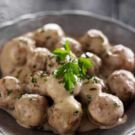 Meatball Gravy Recipe, Swedish Meatball Gravy, Vegetarian Swedish Meatballs, Ikea Swedish Meatball Recipe, Creamy Swedish Meatballs, Ikea Swedish Meatballs, Swedish Meatballs Easy, Meatballs Recipes, Peach Bread