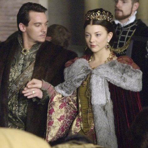 Natalie Dormer Anne Boleyn, The Tudors Costumes, The Tudors Tv Show, Tudor Fashion, Tudor Costumes, Tudor Dynasty, The White Princess, The Tudors, Jonathan Rhys Meyers