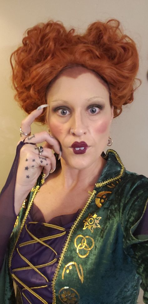 Winifred Sanderson Makeup, Winifred Sanderson Makeup Tutorial, Hocus Pocus Makeup Sarah, Winifred Hocus Pocus Costume, Hocus Pocus Makeup Winifred, Sarah Costume Hocus Pocus, Sanderson Sisters Costumes Diy, Winifred Sanderson Costume, Sanderson Sisters Costumes