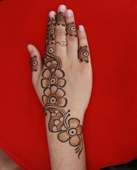 Bale Mehndi Design Front Hand, Simple Bale Mehndi Design, Hina Designs, Arabic Mehendi Designs, Beautiful Simple Mehndi Design, Simple Mehandi, Rajasthani Mehndi Designs, Mahendi Designs, Front Mehndi Design